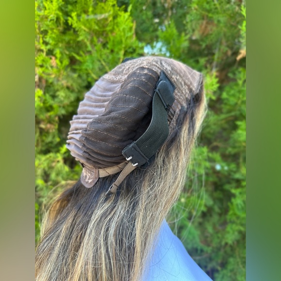 100% Human Hair Natural Ombre Brown and Blonde Wavy Hair Shoulder Length Wig - Picture 8 of 14